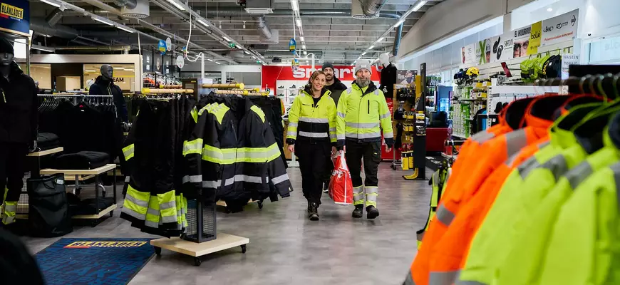 Myymälämme palvelee tammistossa 23